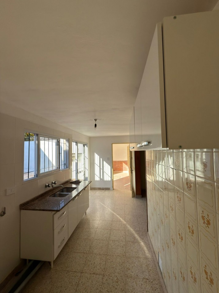 VENTA CASA A METROS DEL CENTRO DEPORTIVO JERARQUICOS