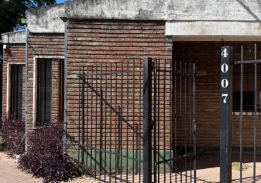 VENTA CASA DE TRES DORMITORIOS A METROS DE AVENIDA.